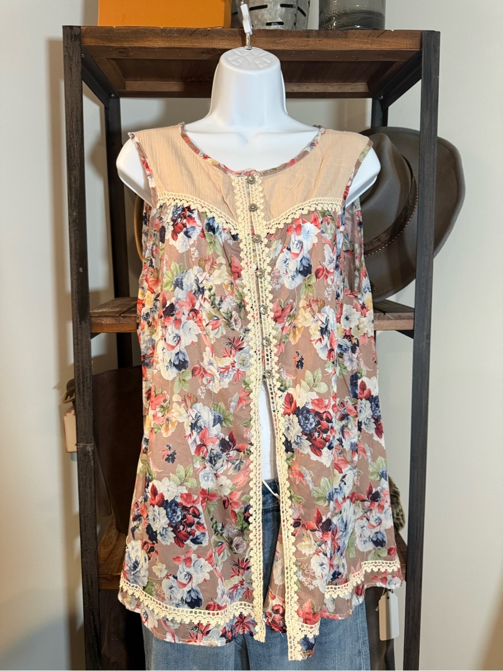 POL Floral Lace-Trim Sleeveless Camisole - Beige Pink Blue